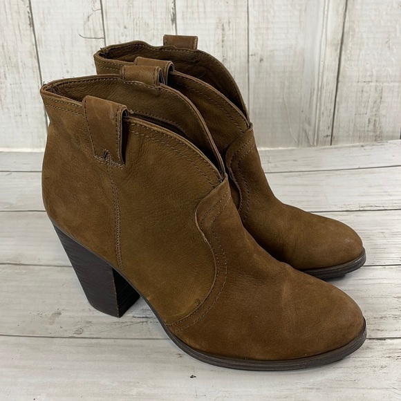 VINCE CAMUTO Hillsy Whiskey Suede Heeled Booties - Picture 1 of 12